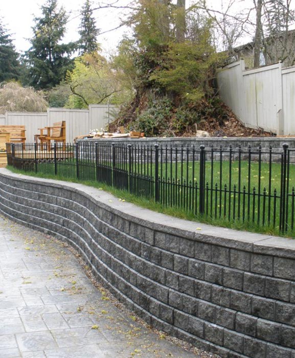 retaining walls installation downtown toronto north york east york yorkdale don valley village bayview village don mills leslieville fine line roofing & masonry